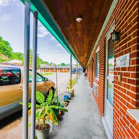 Patriot Inn Motel Beaver Wv, By Oyo エクステリア 写真