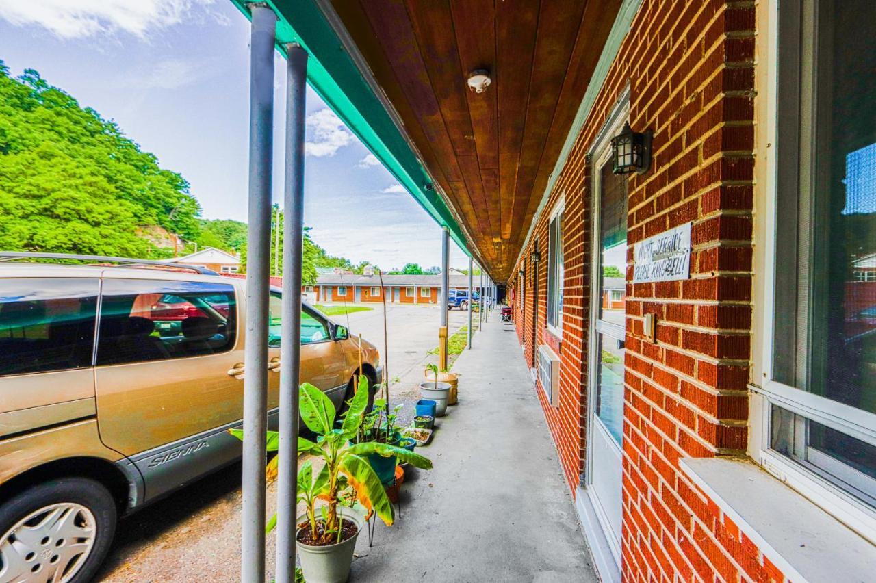 Patriot Inn Motel Beaver Wv, By Oyo エクステリア 写真