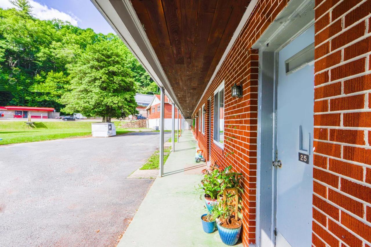 Patriot Inn Motel Beaver Wv, By Oyo エクステリア 写真