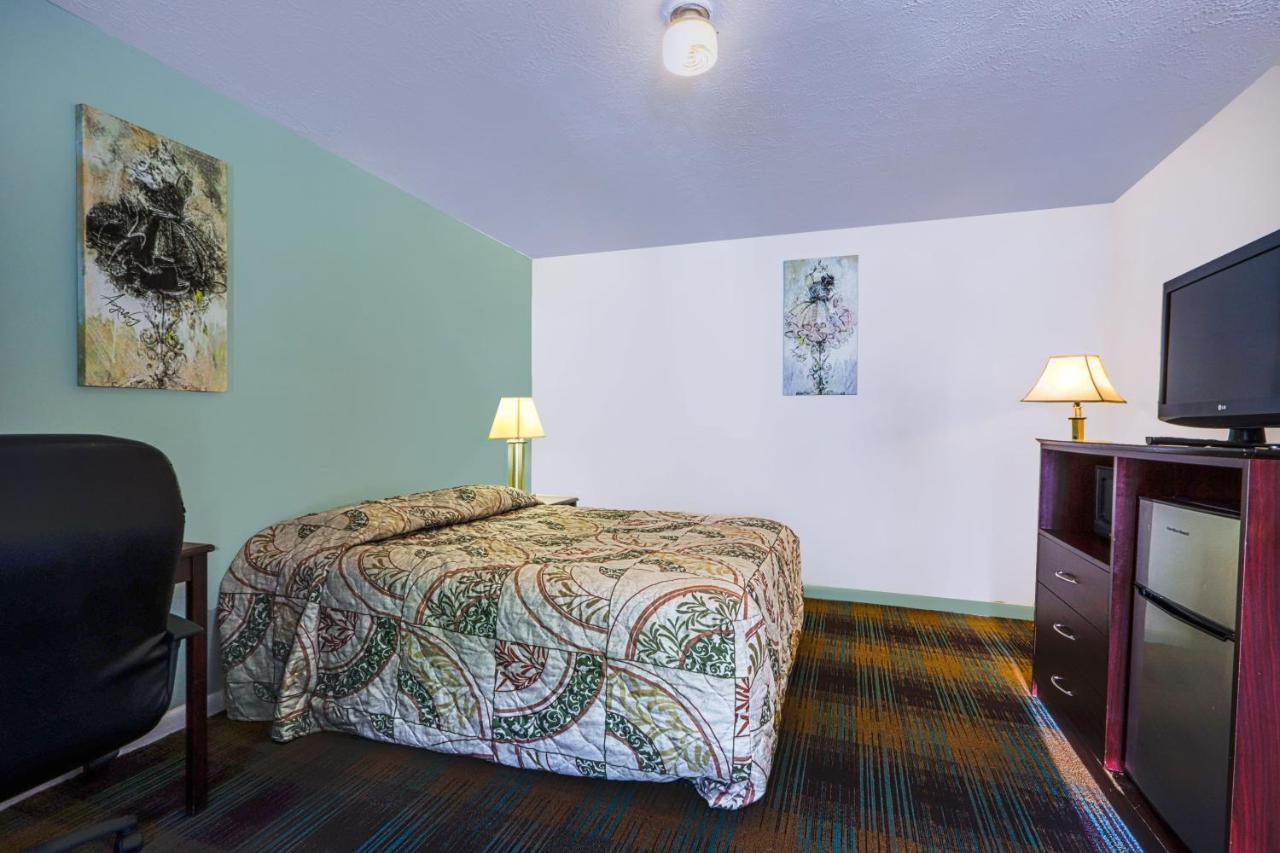 Patriot Inn Motel Beaver Wv, By Oyo エクステリア 写真